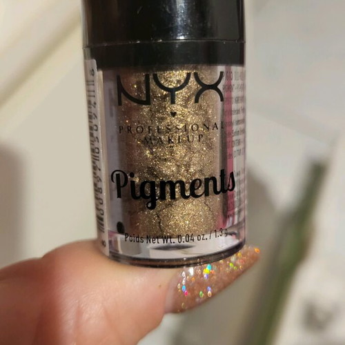 Nyx gold eyeshadow new