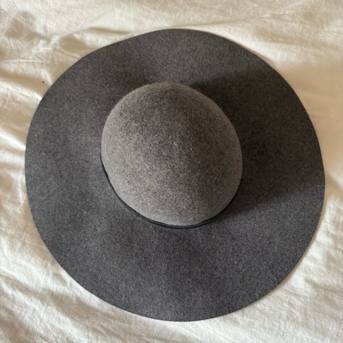 Wool hat like new, gray, size L