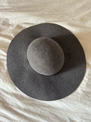 Wool hat like new, gray, size L