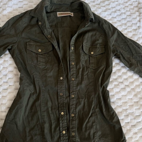 Stradivarius khaki shirt with pockets like new, fitted