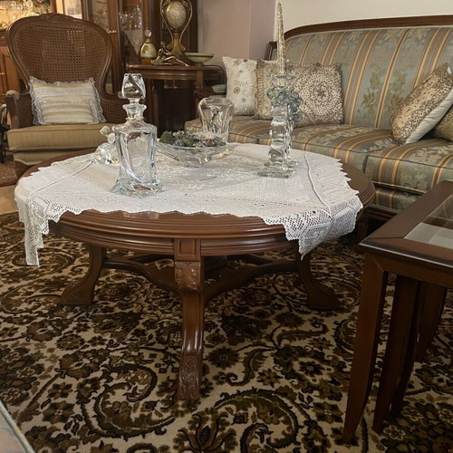 Vintage classic carved living room set like new with sofa, loveseat, 2 armchairs and tables