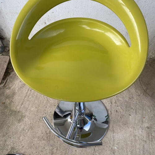 Bar stools set of 2 used, green with chrome base and adjustable height