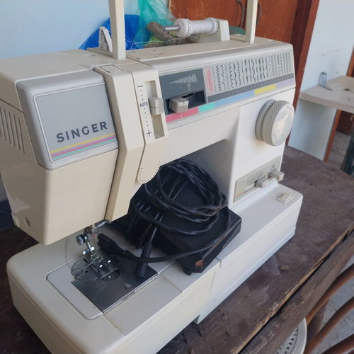 Ραπτομηχανή Singer vintage μεταχειρισμένη με βαλίτσα