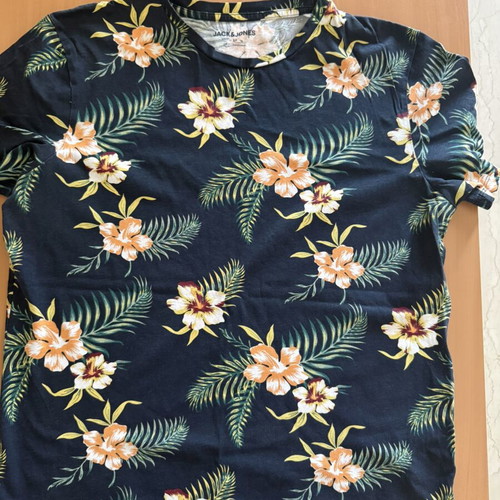 Jack & Jones T-shirt beachwear multicolor size M like new
