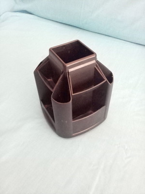 Plastic rotating pencil holder used with space for organization