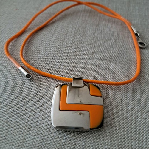 Necklace new, very special, orange
