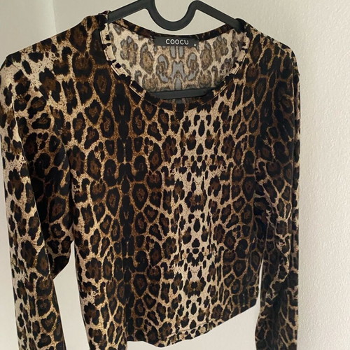 Leopard print long sleeve top size M like new