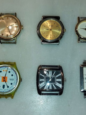 Wristwatches used, set of 10 broken for parts, various brands