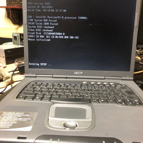Laptop Pentium 3 used, 40 GB, retro, needs XP format