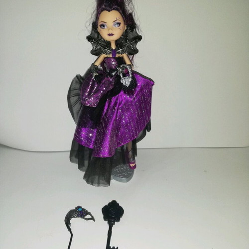 Ever After High Raven Queen doll like new, complete with accessories and stand