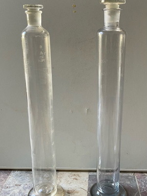 Volumetric glass cylinders 1000ml like new, set of 2 with glass stopper