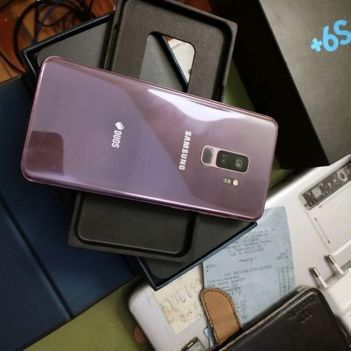 Samsung Galaxy S9 Plus like new, complete with box and genuine charger