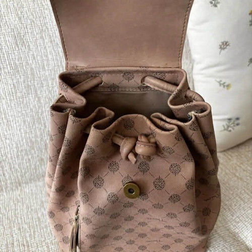 Thiros backpack used, nude with signature design