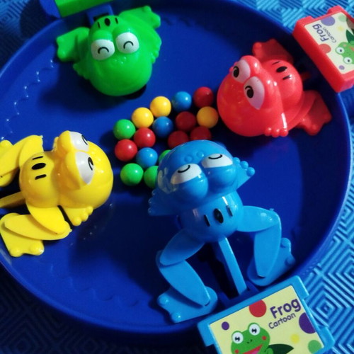 Hungry Frogs board game like new