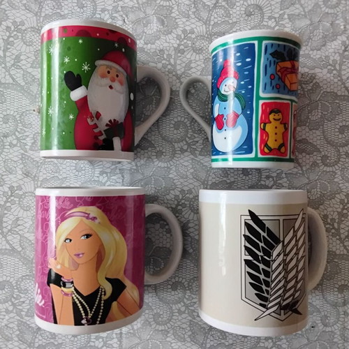Christmas decorations and mugs new with gift of 45 cards