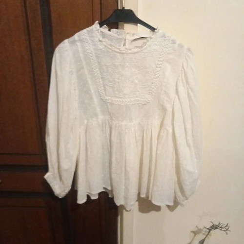 Romantic blouse with kipour design Pull & Bear medium like new, white