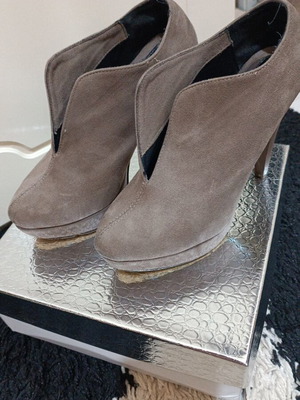 Used high heel shoe size 36
