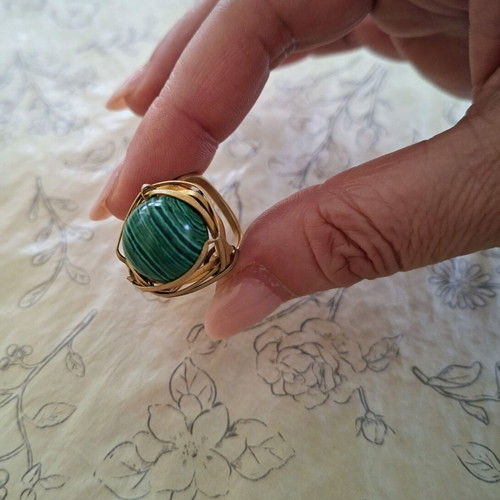 Ring with green malachite stone, like new, adjustable
