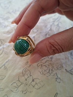 Ring with green malachite stone, like new, adjustable