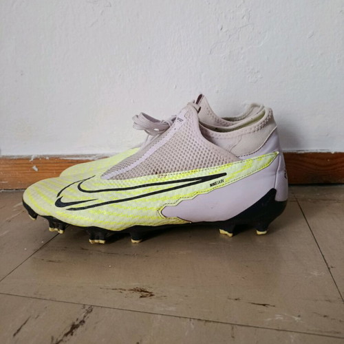 Nike Phantom GX Academy football shoes like new, size 41, white and green