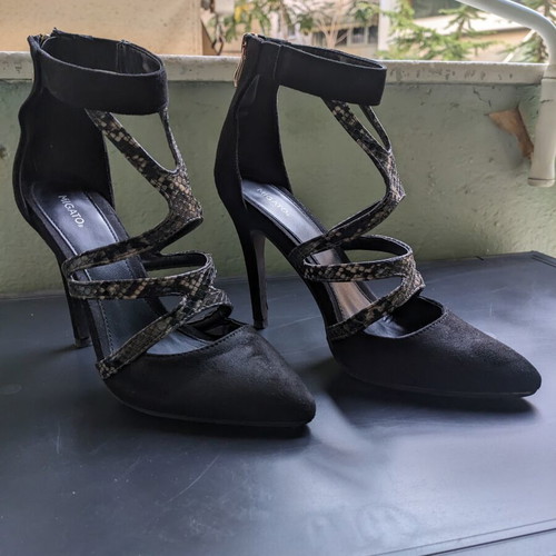 Migato black pumps with 11 cm heel