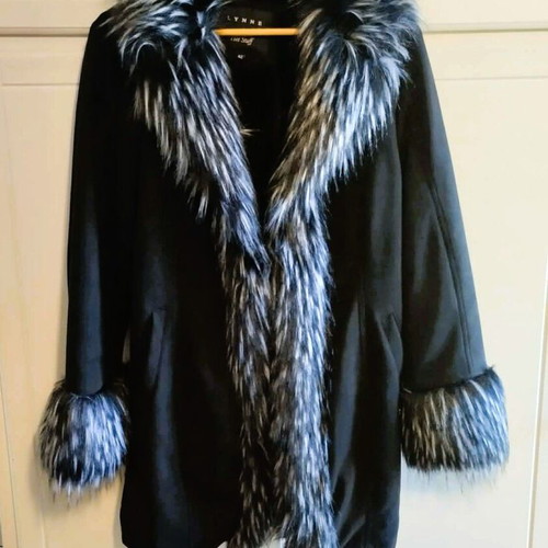 Lynne black coat with fur size 42 like new