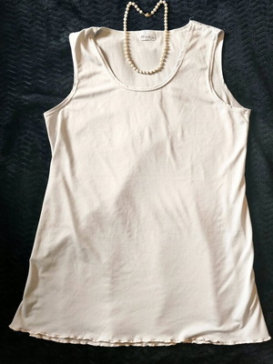 Crème de la Crème women's sleeveless top like new, white and beige, M-L