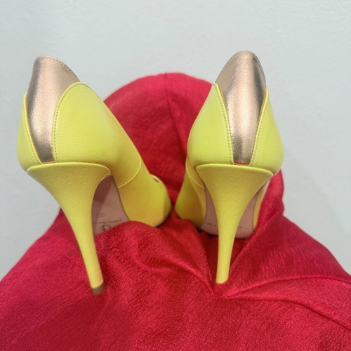 Mourtzi leather pumps new, yellow with bronze heel strap