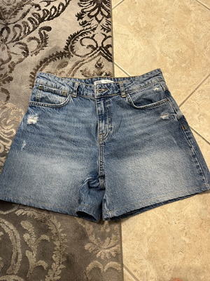 Zara γυναικείο denim σορτς σε κανονική γραμμή μέγεθος 40 σαν καινούργιο, μπλε