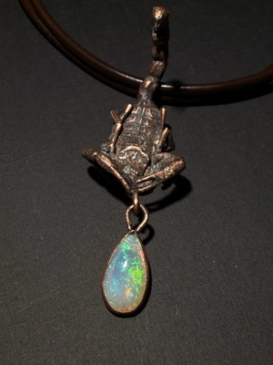 Leather choker with scorpion and cabochon Ethiopian opal new