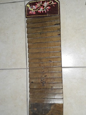 Ξύλινο παλιό οικιακό εργαλείο