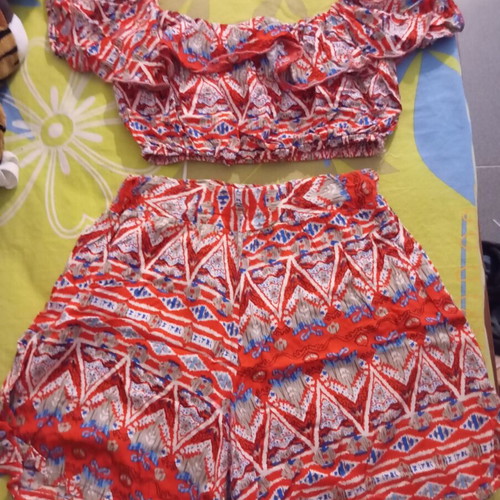 Kids set crop top and shorts like new, multicolor