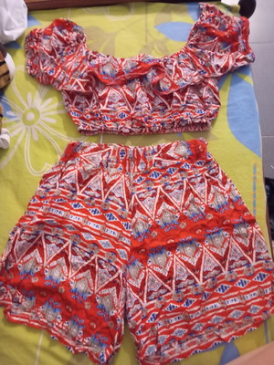 Kids set crop top and shorts like new, multicolor