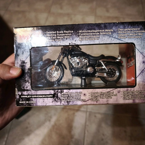 Maisto Harley Davidson motorcycle 2012 new