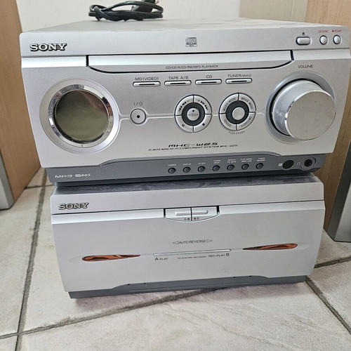 Sony MHC-W25 Mini Hi-Fi Stereo System used with speakers