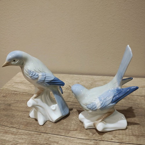 Porcelain figurine like new