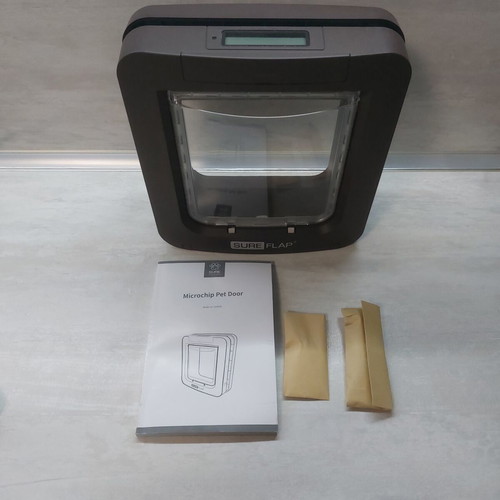 SureFlap Microchip Pet Door SUR101 like new, smart cat and dog flap
