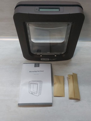 SureFlap Microchip Pet Door SUR101 like new, smart cat and dog flap
