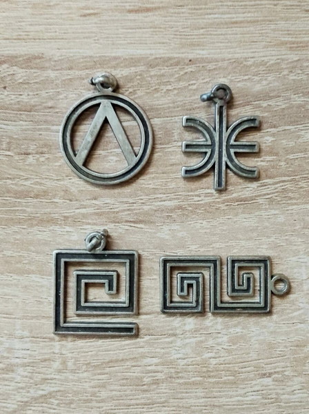 ΜΕΝΤΑΓΙΟΝ ΜΕ ΑΡΧΑΙΑ ΕΛΛΗΝΙΚΑ ΣΥΜΒΟΛΑ (Β)