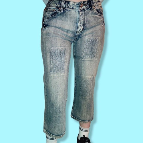 00s capri jeans with tribal details in excellent condition size S