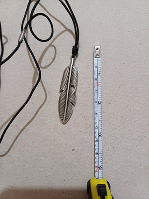 Necklace with metal feather like new