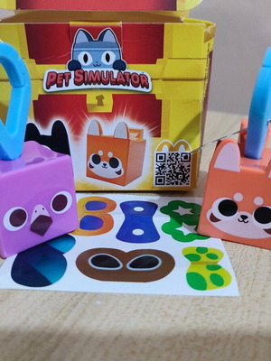 Macdonald Pet Simulator collectible figures like new, set of 2 with box