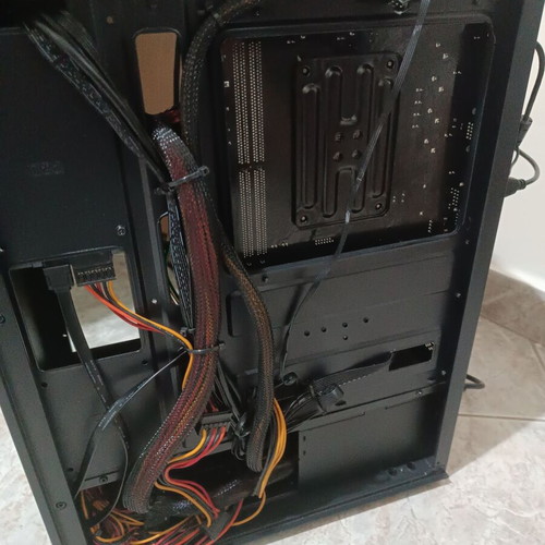 Desktop computer used with AMD Ryzen 3 3100, GTX 950, 8GB RAM