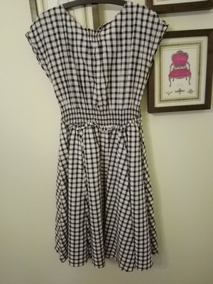 Zara dress like new, black and white, elastic waist, open back