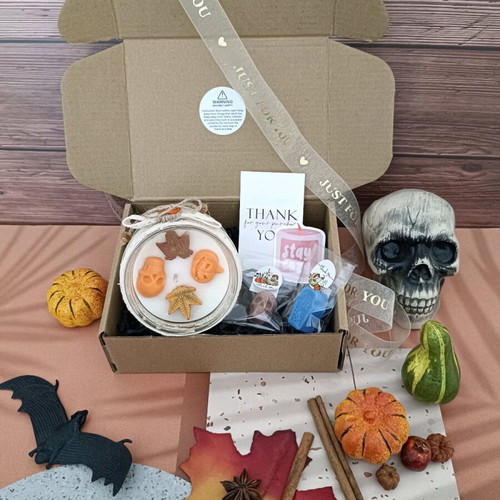 Pumpkin Bourbon Spiced Gift Set with 300ml Soy Candle and Wax Melts