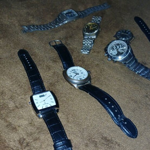 Vintage wristwatches like new, various models from World War II, non-working
