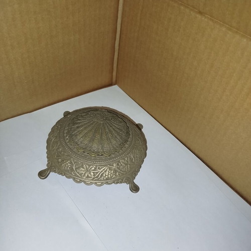 Vintage metal jewelry box with mirror, like new