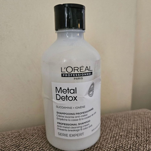 Metal Detox shampoo used from L'Oréal Professionnel Serie Expert