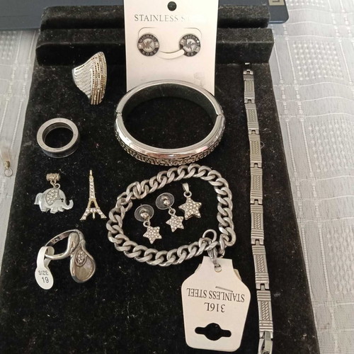 Set of 10 accessories: bracelets, rings, earrings