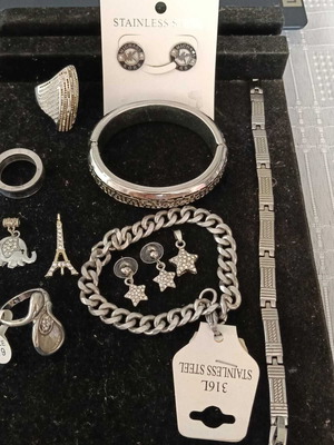 Set of 10 accessories: bracelets, rings, earrings